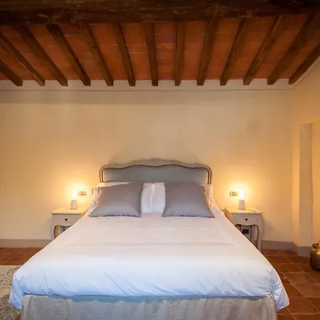 Le Suites Della Rocca דירה