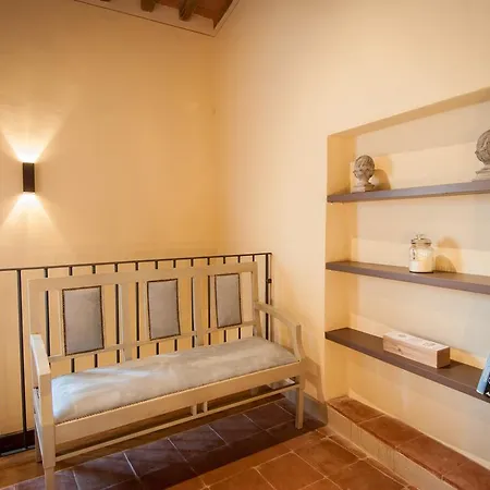 דירה Le Suites Della Rocca פיאטרה סנטה