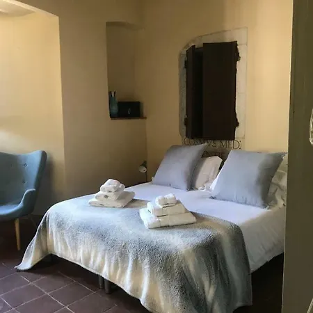 Le Suites Della Rocca * פיאטרה סנטה