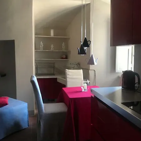 דירה Le Suites Della Rocca פיאטרה סנטה